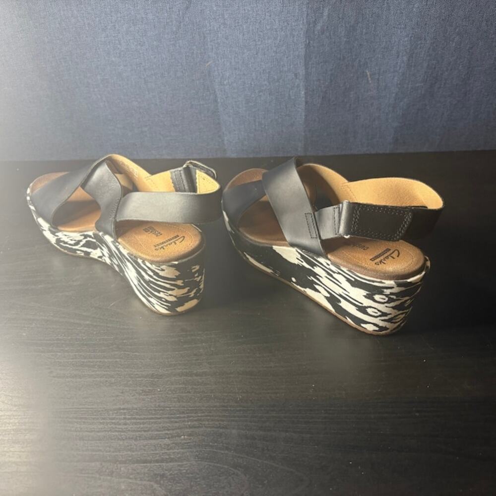Clarks Collection Soft Cushion Wedge Slingback Sandals Black/White Sz 7W - Picture 5 of 9